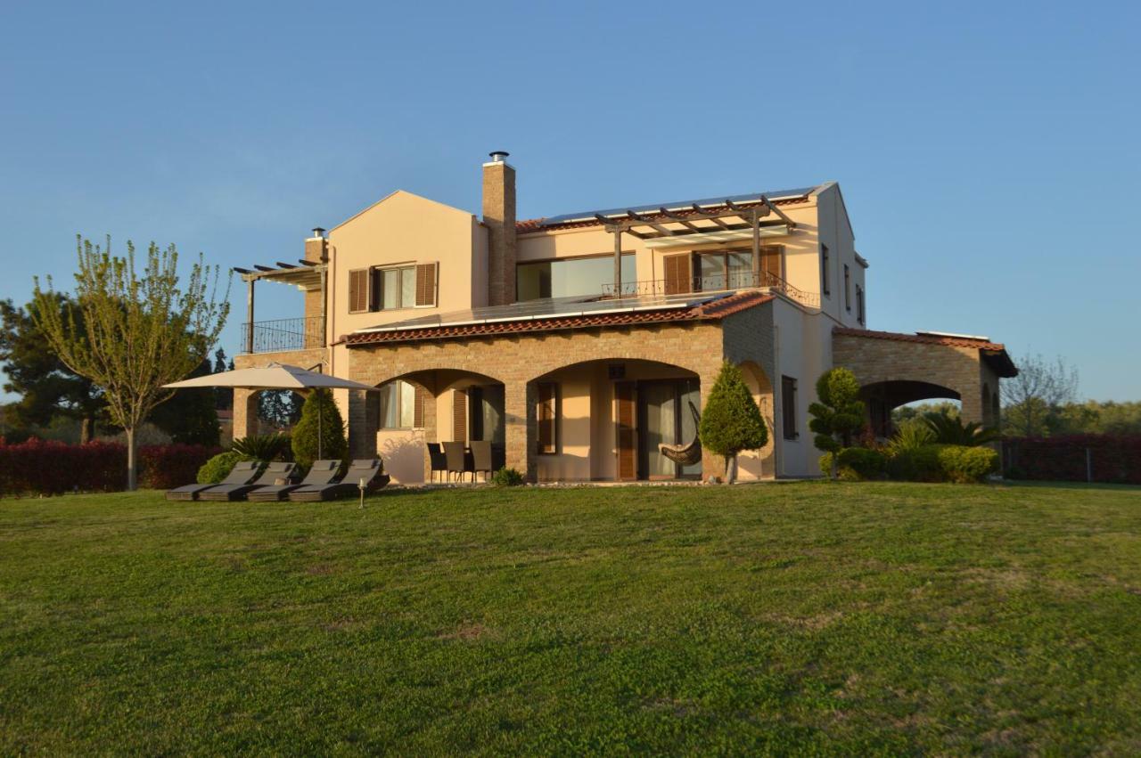 M Varkes Villa ネア・ムダニア エクステリア 写真