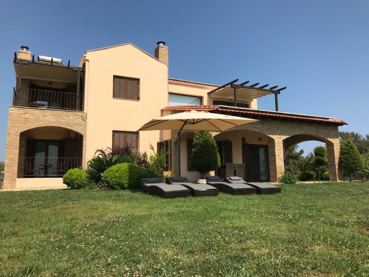 M Varkes Villa ネア・ムダニア エクステリア 写真