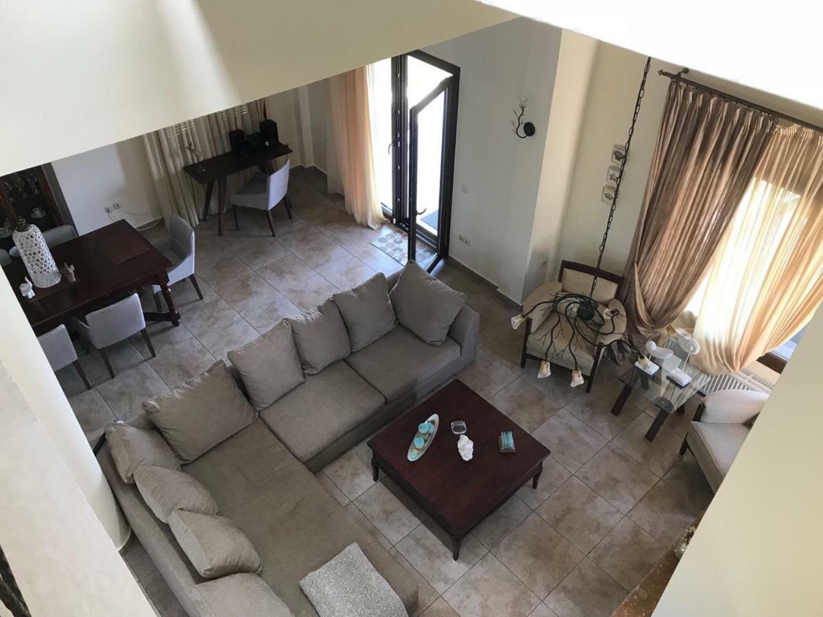 M Varkes Villa ネア・ムダニア エクステリア 写真