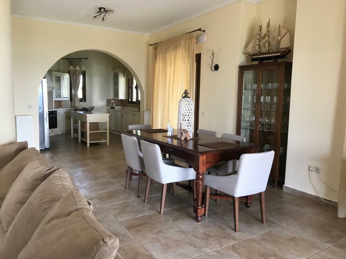 M Varkes Villa ネア・ムダニア エクステリア 写真